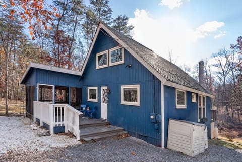 Escape to this beautifully updated 2-bedroom chalet with a cozy loft, nestled in the peaceful Woods Resort community of Hedgesville, WV
