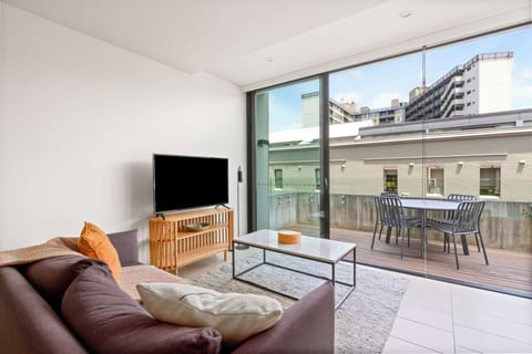 After a day exploring the city, unwind in the open-plan living area, where central air conditioning, heating, reliable Wi-Fi, and a large-screen TV create an inviting retreat.