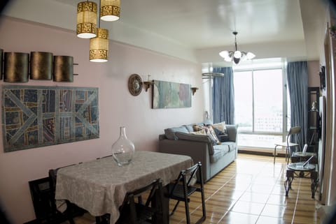 Sitting & Dining Area