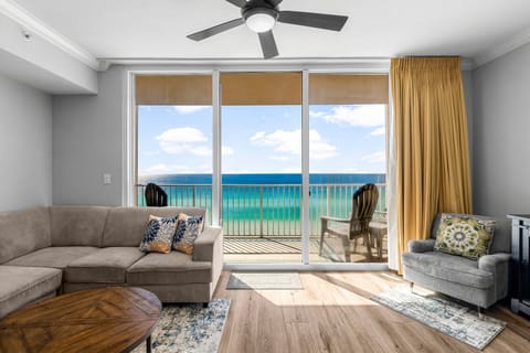 Enjoy amazing Gulf Views every day!
This light gray sofa has been replaced.
