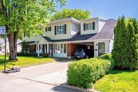 This rent is considering the second floor of the house
