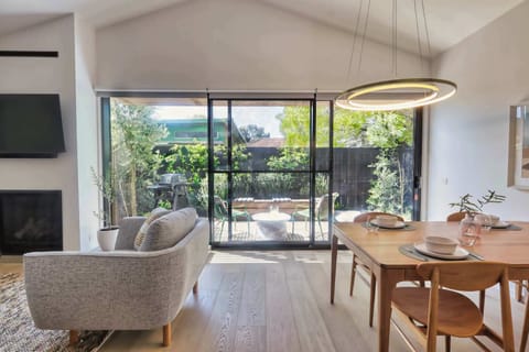Bright, Modern, Open Plan