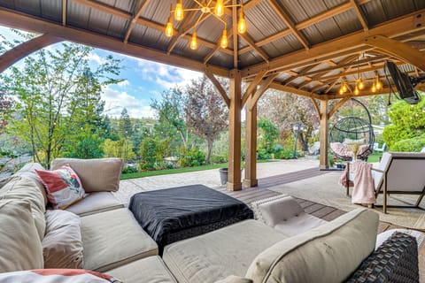 Walnut Creek Vacation Rental | 4BR | 3BA | 2,200 Sq Ft | Steps to Enter