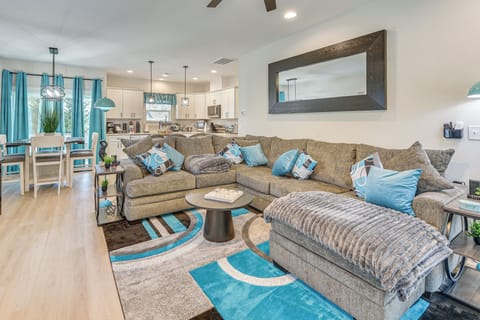 Living Room | 1st Floor | Queen Sleeper Sofa | Smart TV | Gas Fireplace