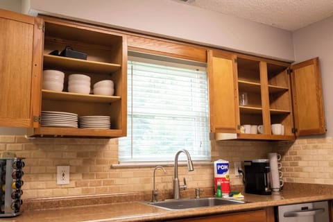 Kitchen with dishes!