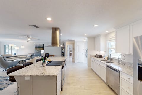 Fully equipped kitchen with everything you need to prepare your favorite meals