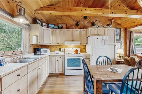 Fully equipped kitchen with everything you need for home-cooked meals