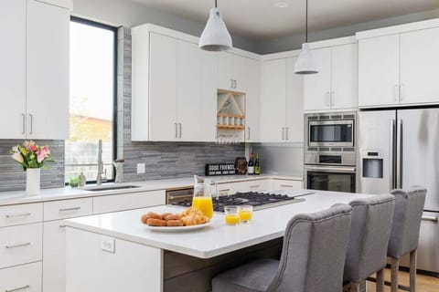 Fully Equipped Chef's Kitchen