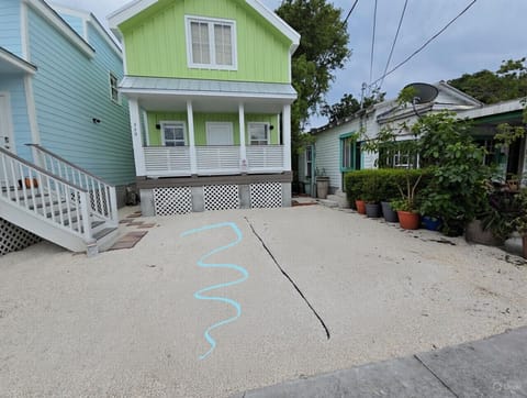 Comes with 1 designated parking area! Small vehicles best to fit