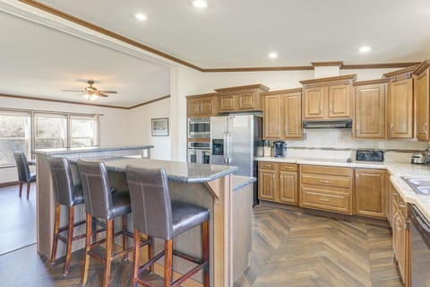 Kitchen | Drip & Keurig Coffee Maker | Dishwasher | Blender