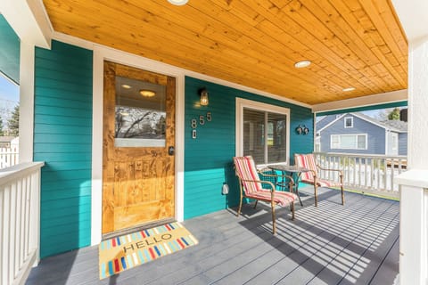 Front Entrance | Bistro Dining Set with Seating for 2!