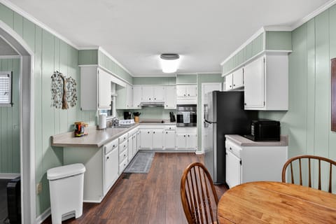 Indoors, Kitchen, Hardwood, Floor, Flooring