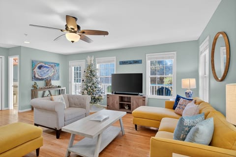 Furniture, Table, Home Decor, Coffee Table, Building