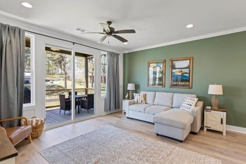 The Villas at Bay Pine Ridge are the perfect vacation location! This waterfront unit has all the comforts of home and 5 star amenities!