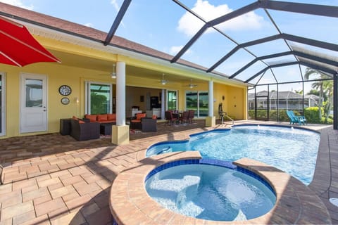 Pool with Hot Tub