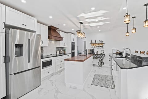 Copper accents meet coffee bar dreams.