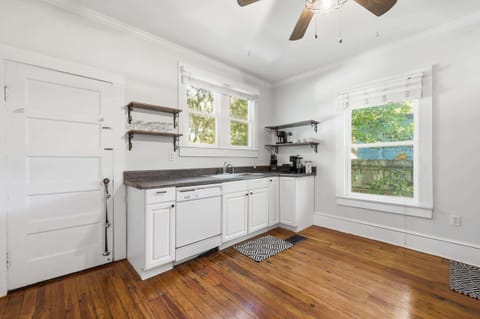 Unit A: Full kitchen 