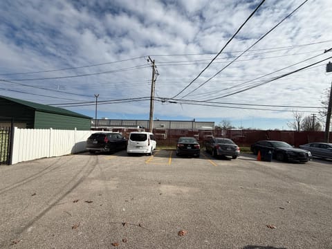 Each guest gets 1 available spot.