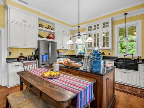 Kitchen Table | Seating for 5