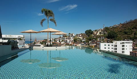 Pool? Ocean? Sunshine? Welcome to Casa Stephano - D'Vine!