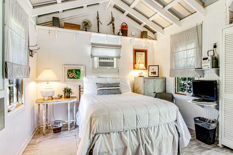 Queen size bed