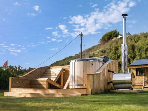 Hot tub | Gypsie Bug - Glen Wyllin Campsite, Kirk Michael