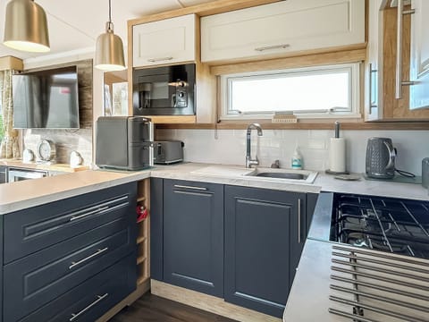 Kitchen area | Rorys Retreat - Rorys Ocean Retreats, Ayr