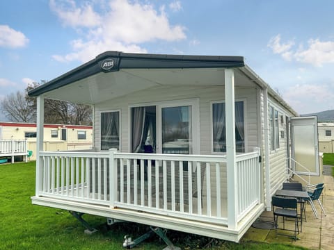 Exterior | Ocean Bay View - Rorys Ocean Retreats, Ayr