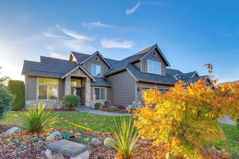 Bonney Lake Vacation Rental | 5BR | 2.5BA | 2,373 Sq Ft | Stairs Required