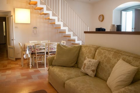 Autumn, Living Room, Spring, Summer