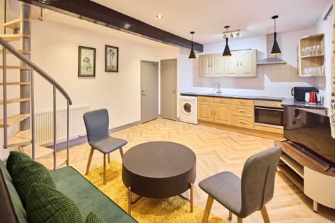 Emporium Apartment B, Nottingham - Host & Stay