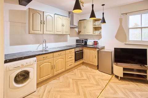 Emporium Apartment B, Nottingham - Host & Stay