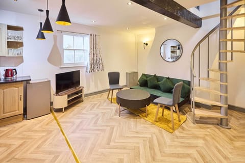 Emporium Apartment B, Nottingham - Host & Stay