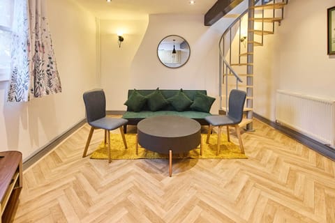 Emporium Apartment B, Nottingham - Host & Stay