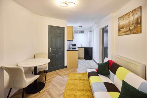 Emporium Ground Floor Apartment, Nottingham - Host & Stay
