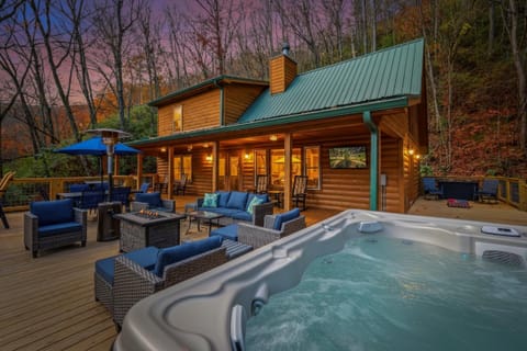Sunset soaks! Large hot tub on the deck with mountain backdrop.