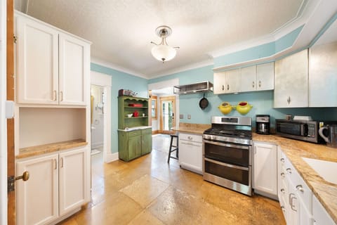 Chef`s dream! ๐ณ๐ฉโ๐ณ Cook and create in our spacious and well-equipped kitchen, ready for your culinary adventures.