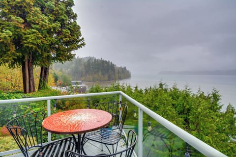 Deck | Sound Views | 2 Mi to Banner Forest Heritage Park