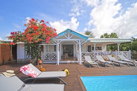 Rent a charming villa with swimming pool for your stay in Guadeloupe.