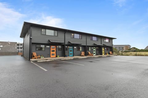 ExplOREgon 4-plex. Rent all or a combination for a great stay!