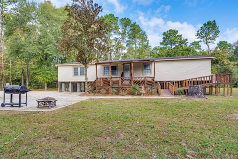 Hockley Vacation Rental | 3BR | 2BA | 1,400 Sq Ft | 5 Steps Required