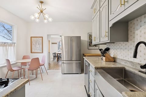 This kitchen makes meal prep a breeze 