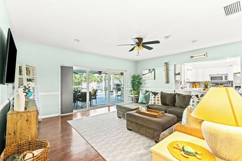 Indoor meets outdoor! ☀️ Enjoy seamless living with large sliding doors that connect the living room directly to the lanai and pool area.