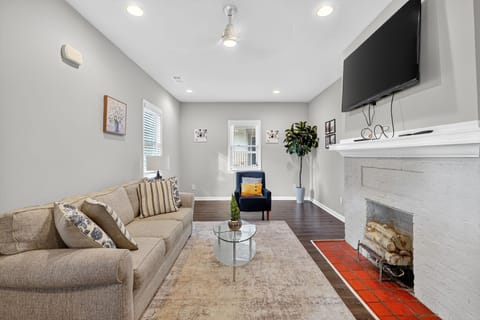 Home Decor, Architecture, Building, Furniture, Indoors