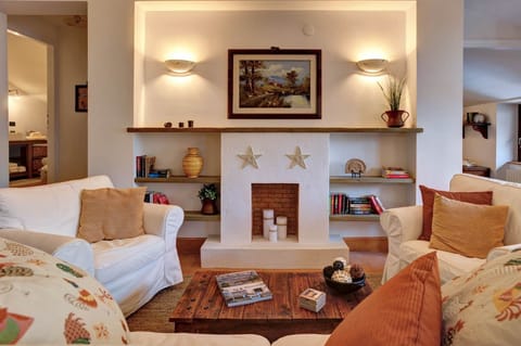 008 Living Rm Center Behind Sofa