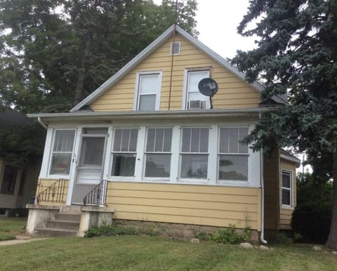 Streetview of Mellow Yellow Hideaway