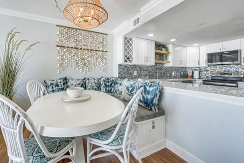 Dining Area | Central A/C & Heating