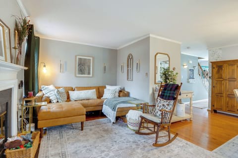 Germantown Vacation Rental | 2BR | 2.5BA | 1,728 Sq Ft | Stairs Required