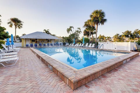 Venice Vacation Rental | 2BR | 2BA | 1,000 Sq Ft | Step-Free Access