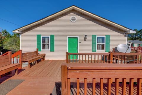 Fort Valley Vacation Rental | 6BR | 1BA | 3,000 Sq Ft | Steps to Enter